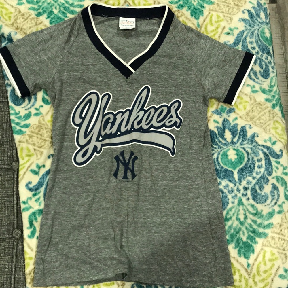 Vintage NY Yankees T-shirt. Women’s size Medium
